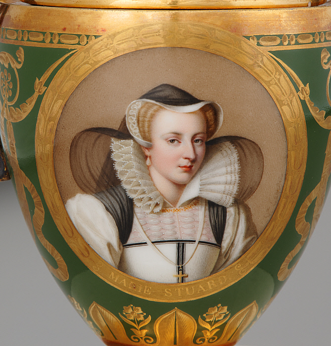 Sugar bowl and cover (pot à sucre à pied anse volute couvert) with portraits of Elizabeth I (1533-1603) and Mary, Queen of Scots (1542-1587) Slider Image 5